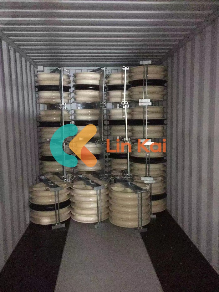 Felső távvezeték-húrozó berendezések exportálva